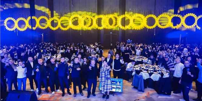 瓦瑟受邀出席2023西安設(shè)計(jì)師年會(huì)，授牌“年度戰(zhàn)略合作伙伴”