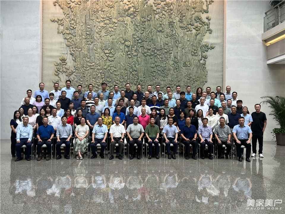 強(qiáng)制性國(guó)家標(biāo)準(zhǔn)《建筑幕墻門窗安全基本技術(shù)要求》編制啟動(dòng)暨第一次工作會(huì)議召開